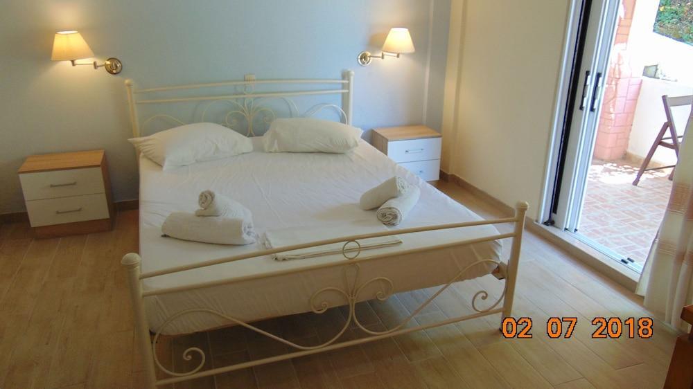 Villa Avra Dassia  Luaran gambar