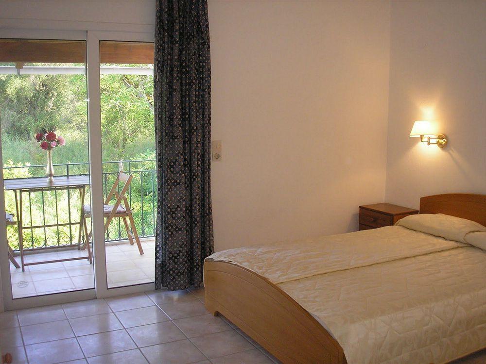 Villa Avra Dassia  Luaran gambar