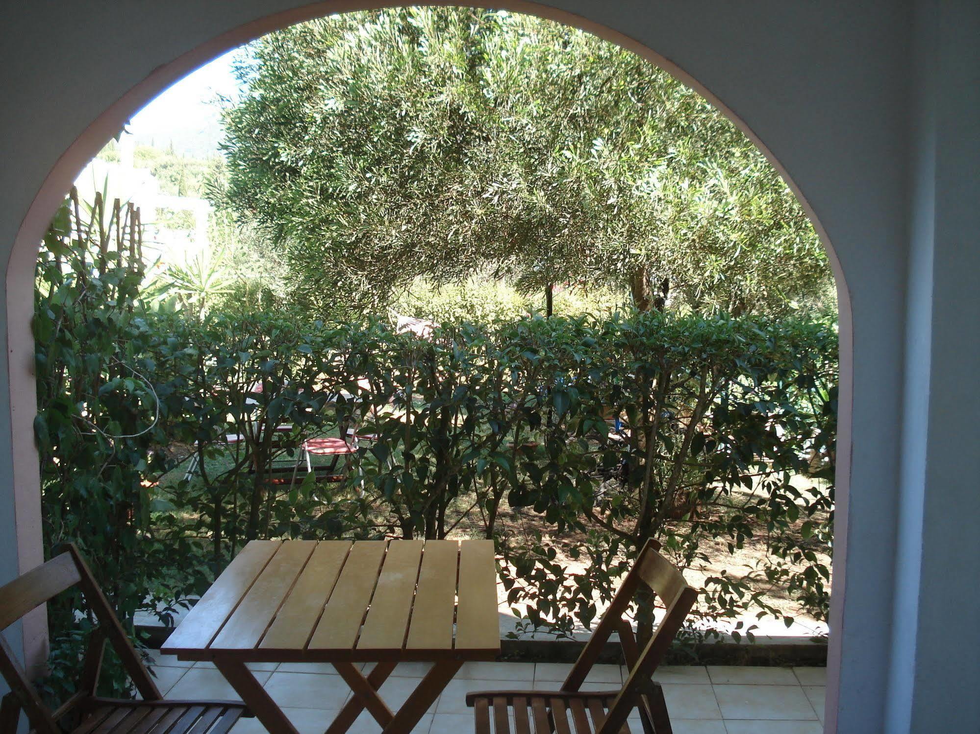 Villa Avra Dassia  Luaran gambar